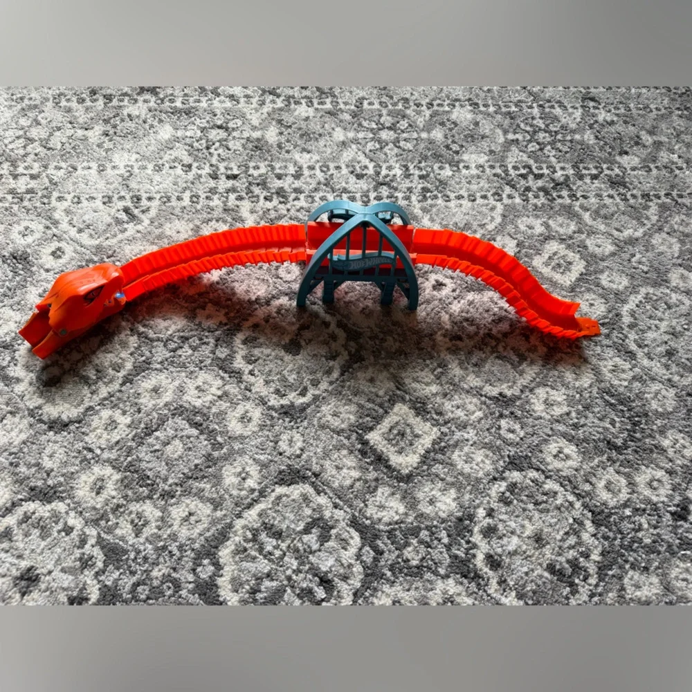 Hot Wheels Creature Attack Playset - Cobra Bridg - Picture 9 of 9